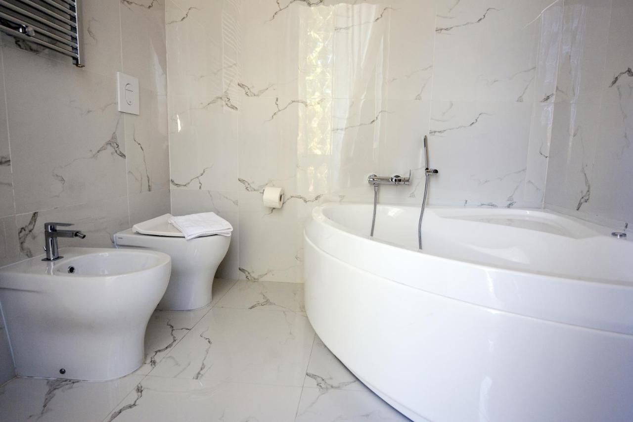 Antica Dimora Deluxe Bed & Breakfast Napoli Bagian luar foto