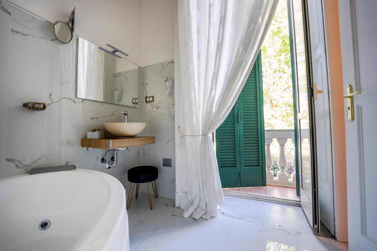 Antica Dimora Deluxe Bed & Breakfast Napoli Bagian luar foto