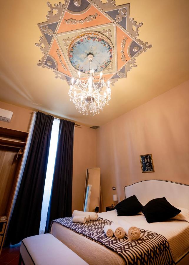 Antica Dimora Deluxe Bed & Breakfast Napoli Bagian luar foto