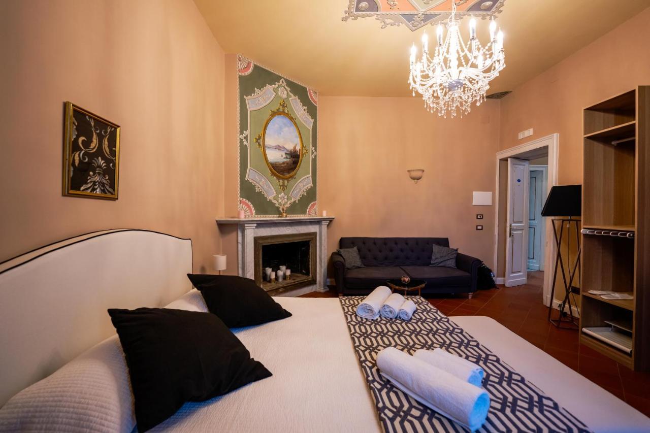 Antica Dimora Deluxe Bed & Breakfast Napoli Bagian luar foto