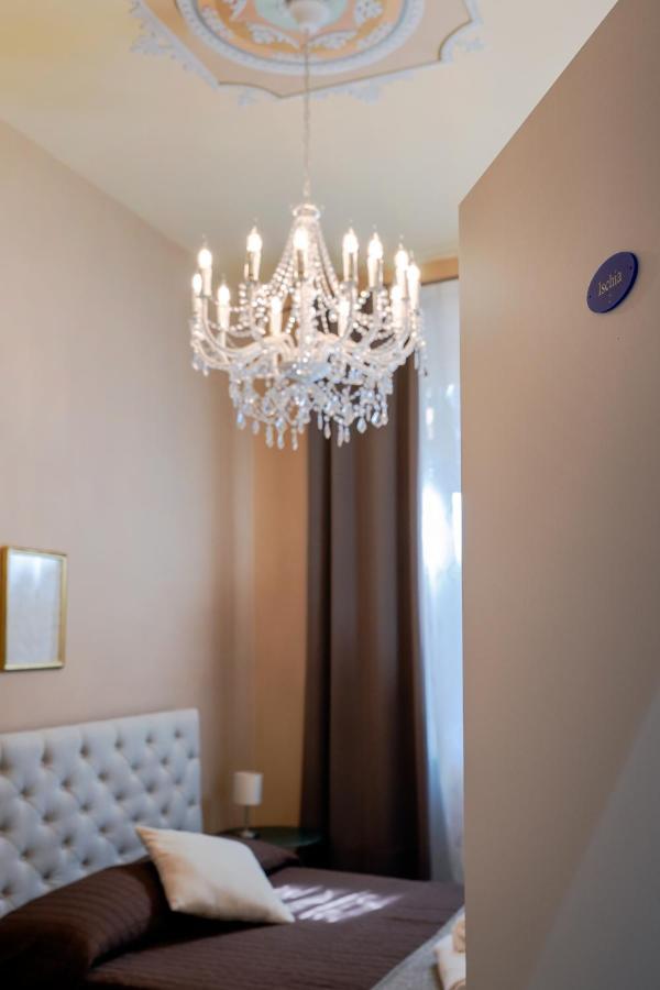 Antica Dimora Deluxe Bed & Breakfast Napoli Bagian luar foto