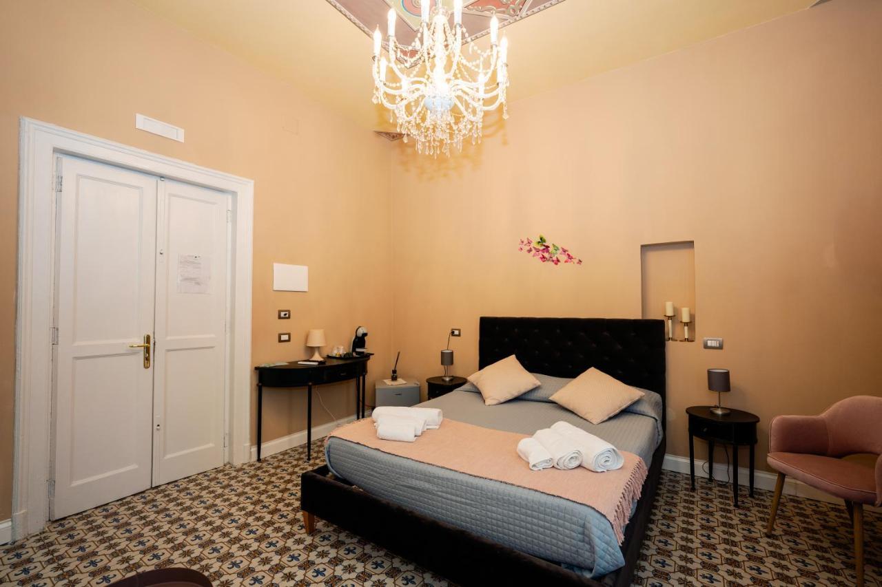 Antica Dimora Deluxe Bed & Breakfast Napoli Bagian luar foto