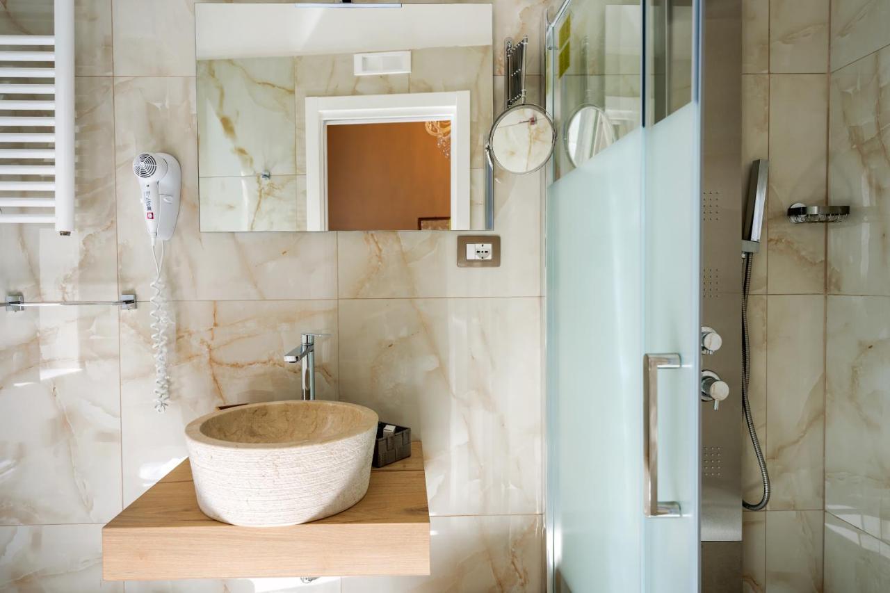 Antica Dimora Deluxe Bed & Breakfast Napoli Bagian luar foto