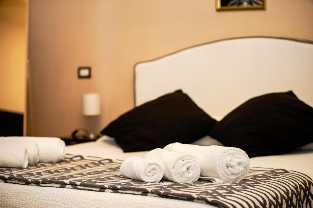 Antica Dimora Deluxe Bed & Breakfast Napoli Bagian luar foto