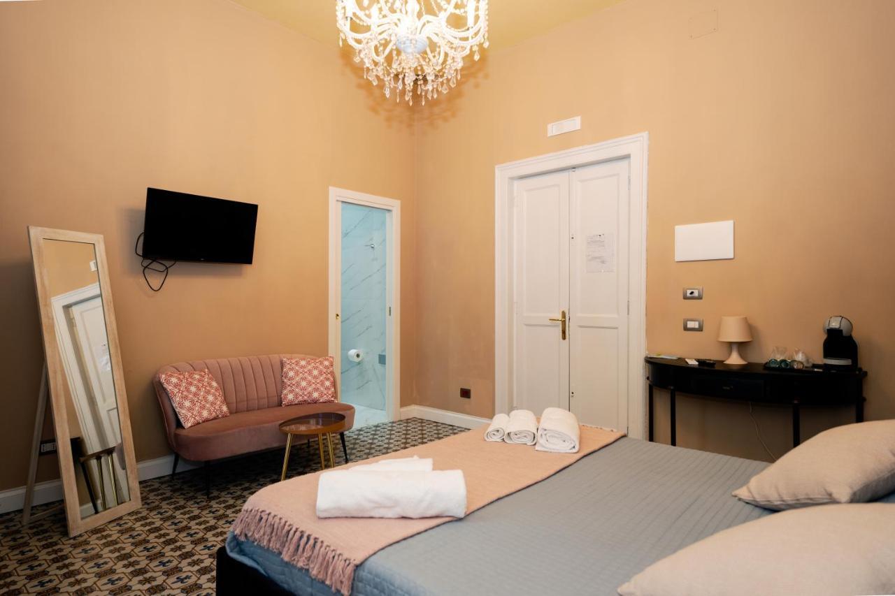 Antica Dimora Deluxe Bed & Breakfast Napoli Bagian luar foto